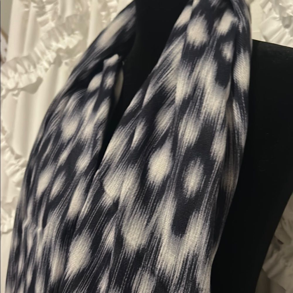 Talbots Chic Black and White Scarf - Picture 4 of 4